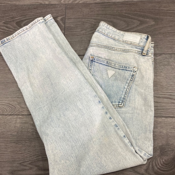 Women's Guess high waist light wash slim straight leg jeans. - Picture 7 of 8
